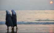 MONJAS LESBIANAS abandonan los hábitos y se CASAN EN SECRETO