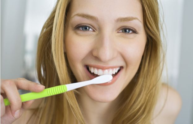 4 recetas fantásticas para tener dientes más blancos