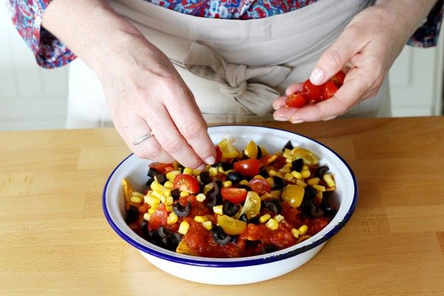 Incorporar los tomates cereza