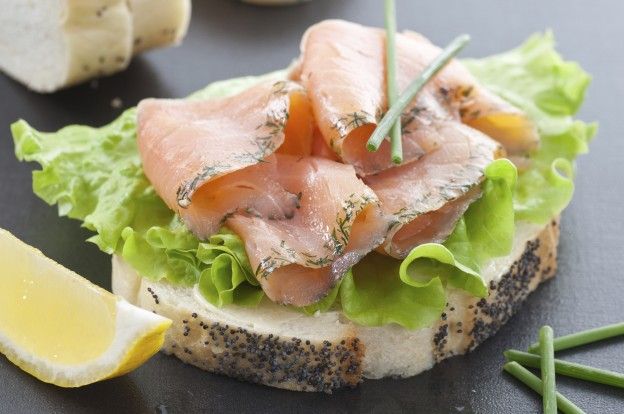 Tostas de salmón