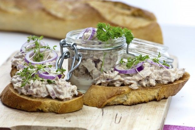 Tostas de atún y cebolla