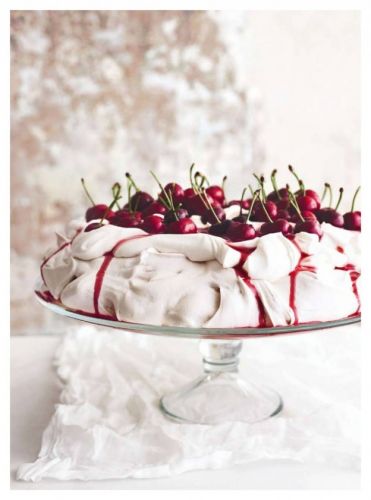 Pavlova de cerezas