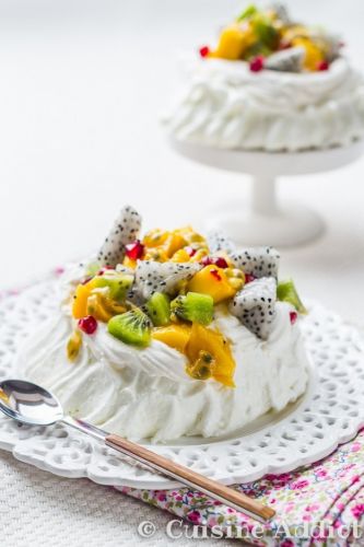 Pavlova con frutas exóticas