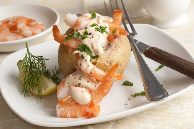 Patatas rellenas de gambas