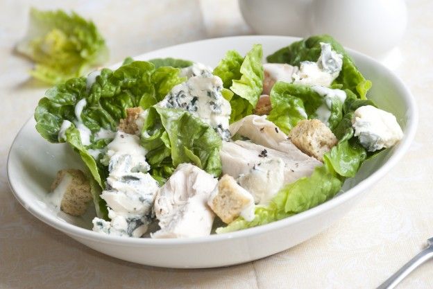 7. Ensalada de pollo y roquefort