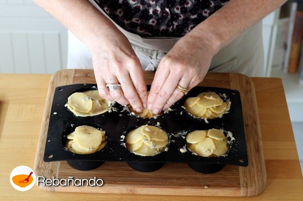 Aplana los milhojas con delicadeza