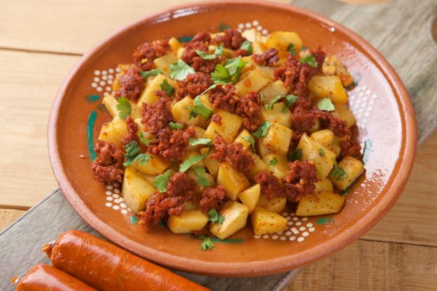 Patatas con chorizo