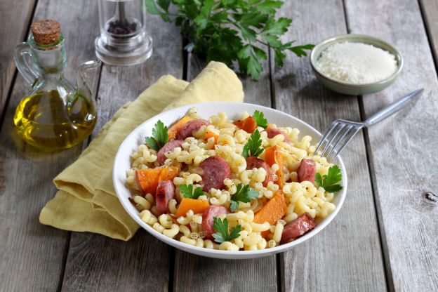 Macarrones con calabaza y salchicha