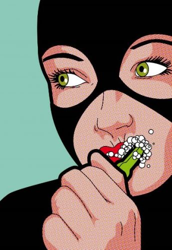 Cat Woman cuida bien de su higiene dental