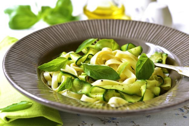 Pasta con calabacín crocante