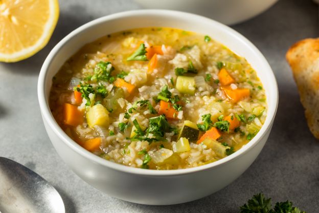 Sopa de arroz con verduras