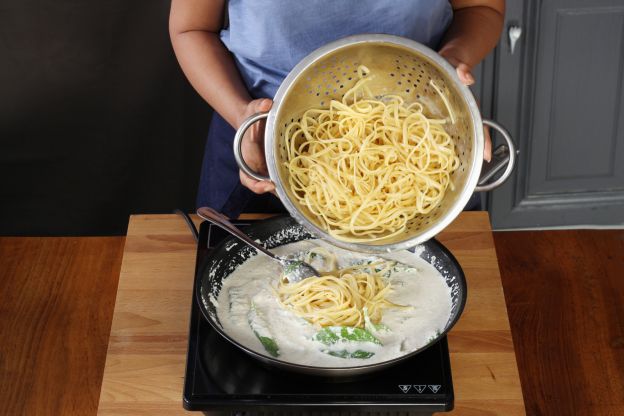 ONE POT PASTA CON AJO Y PARMESANO