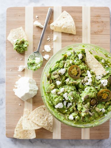 Guacamole con ajo y jalapeños 