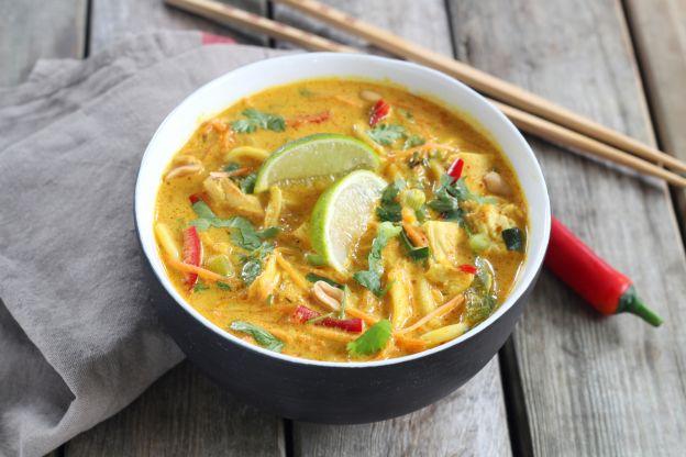 Ramen de pollo estilo tailandés