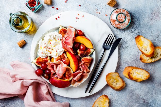 Ensalada de jamón y fruta