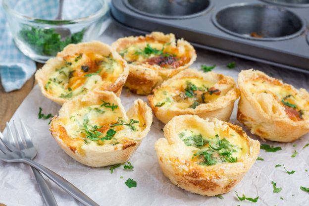 Mini quiches de pan con bacon y queso