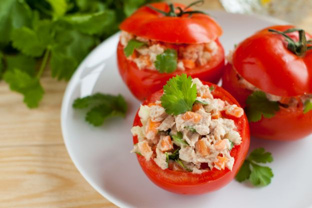 Tomates rellenos de ensaladilla