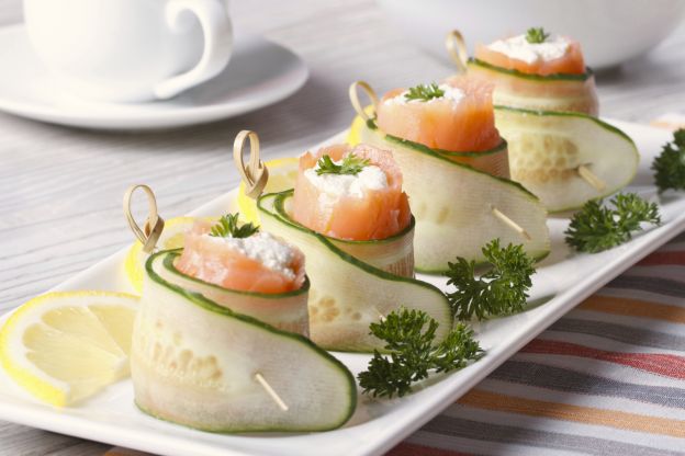 Rollitos de pepino con salmón