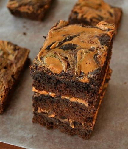 Brownie marmolado con crema de cacahuete