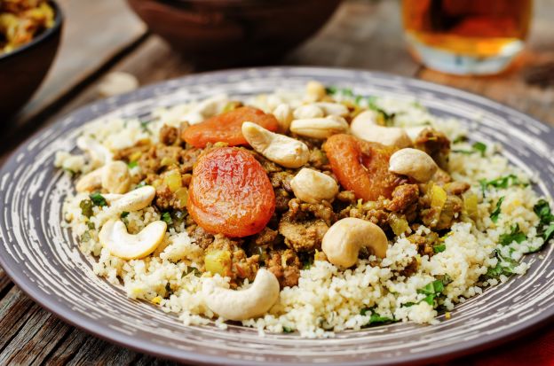 Couscous con anacardos y melocotones