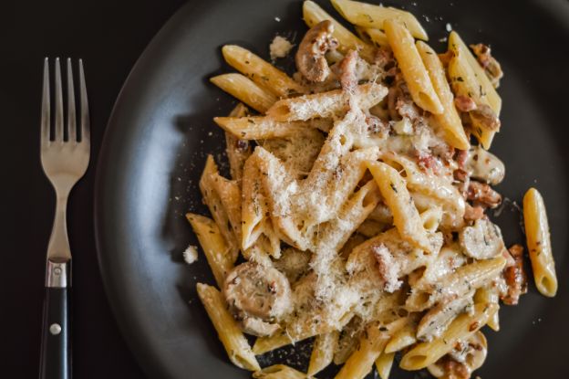 Penne a la crema de champiñones