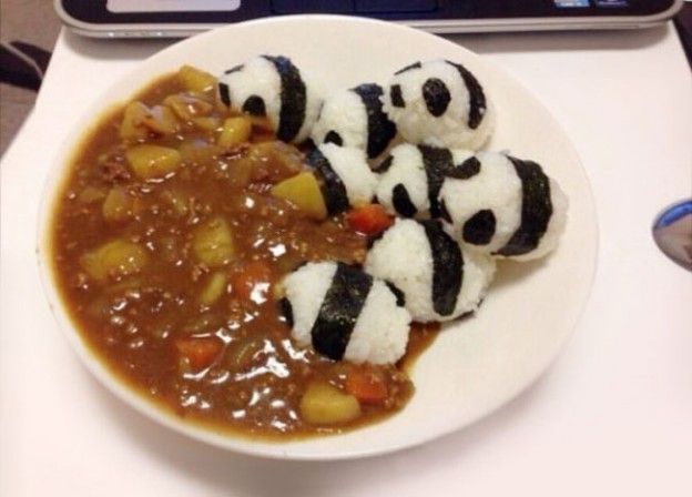 11. Pandas en un lago de curry