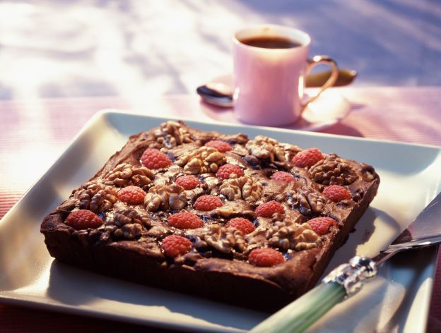 Brownies con frambuesas y chocolate blanco