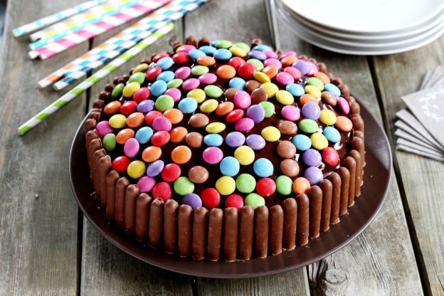 Tarta de chocolate com M&M's