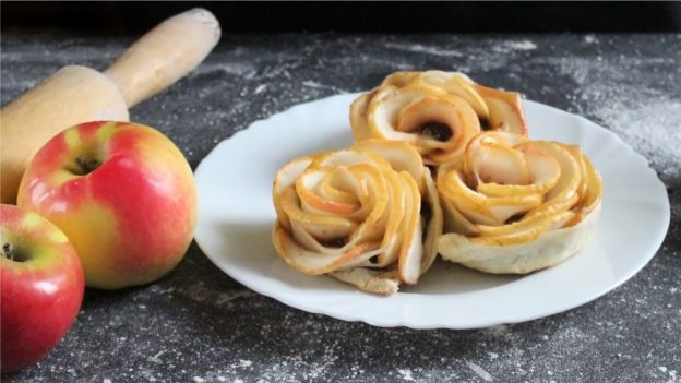 Rosas de hojaldre y manzana