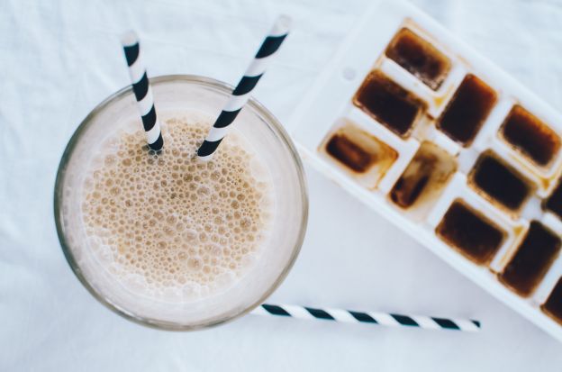 Café helado con cubitos de café