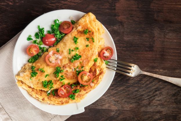 Tortilla francesa de claras y tomate