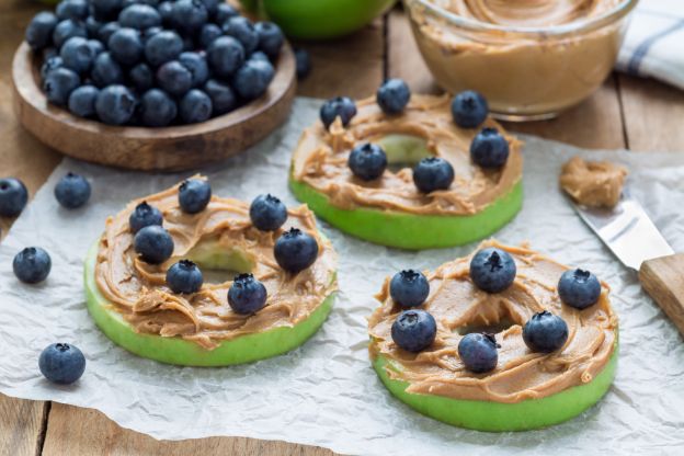 Manzanas con mantequilla de cacahuete