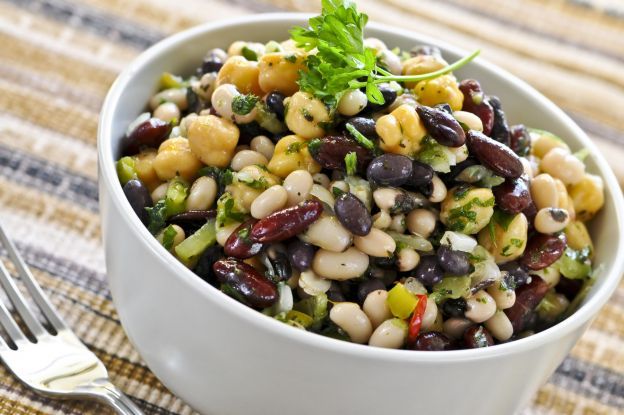 Ensalada de arroz con frijoles negros