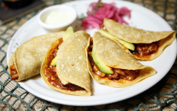 tacos de yuca en salsa