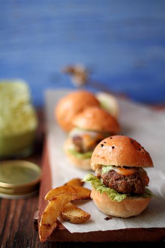 Mini sándwiches de cordero con mayonesa a la menta