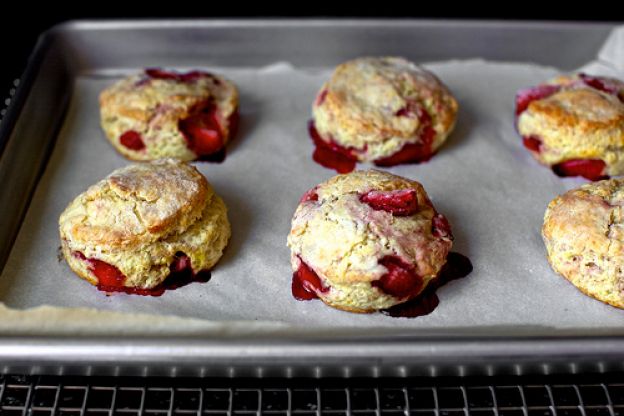 Scones de fresas y crema