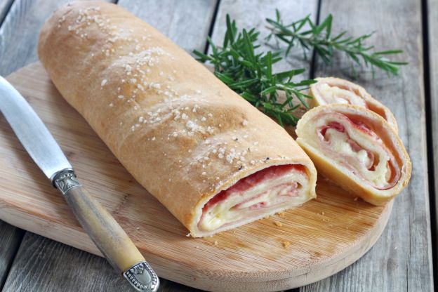 Rollo de queso y jamón