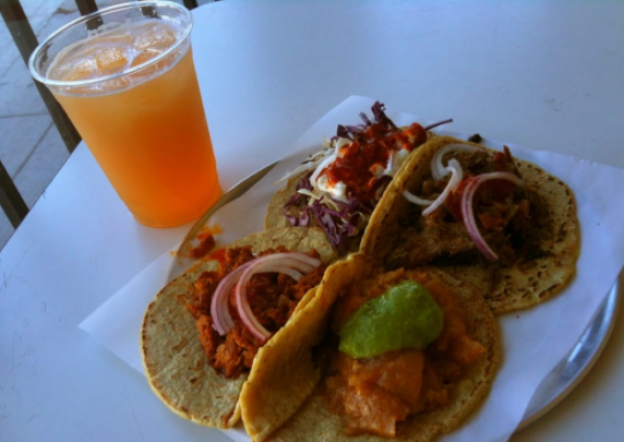 TACOS DE CHICHARRÓN DE VIEJA