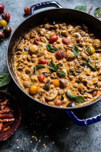 Curry de pollo con almendras, garbanzos y berenjena