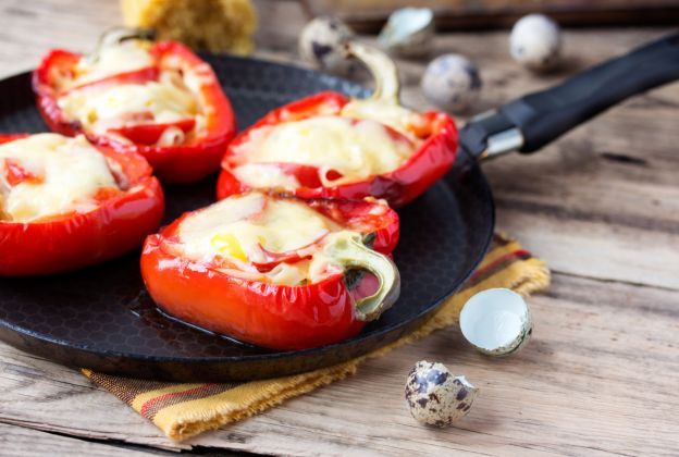 Peperoni rellenos de queso curado de oveja