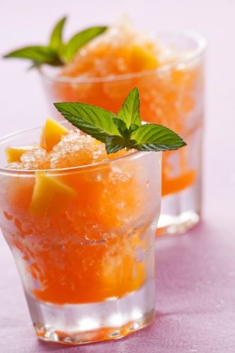 Para los que prefieren lo exótico:  Granizado de mandarina con cava