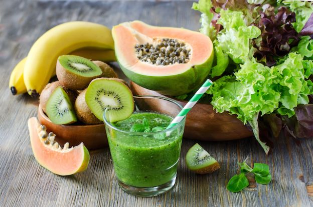 Smoothie de kiwi, papaya y banana