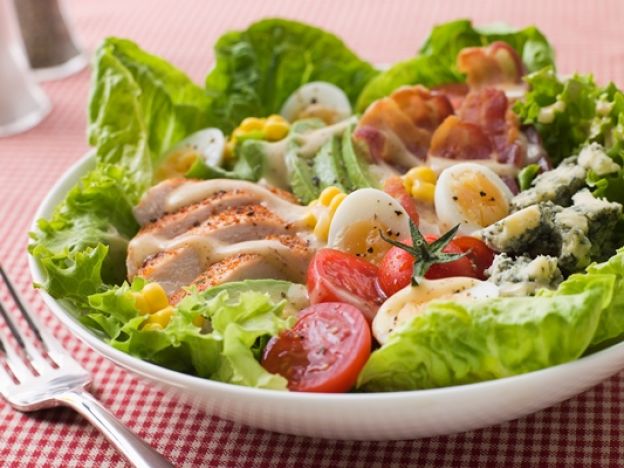 Grilled Chicken Cobb Salad como la de Friday's