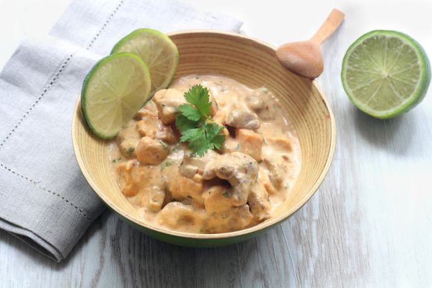 Pollo y patatas con crema de champiñones