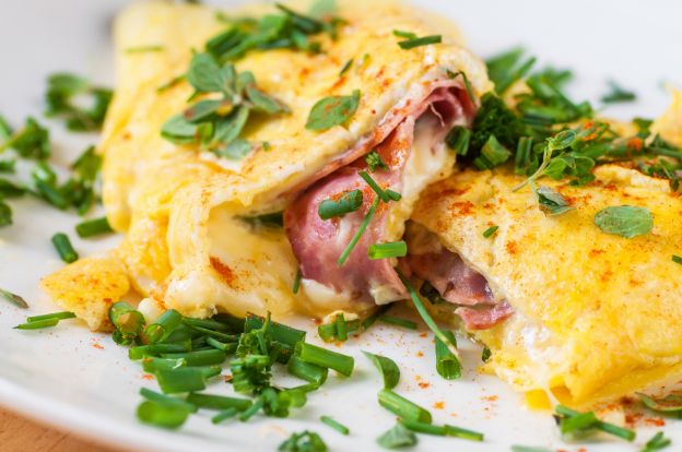 Tortilla francesa con jamón y queso