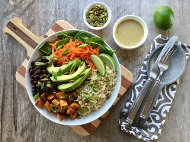 Buddha bowl con aguacate