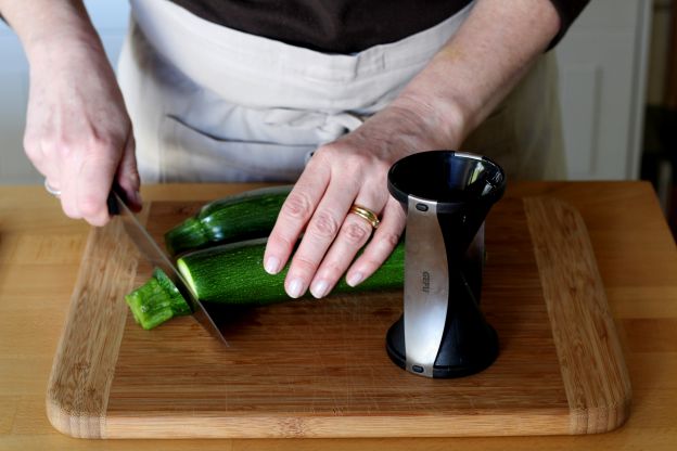 Utensilio para cortar verduras en forma de espaguetis