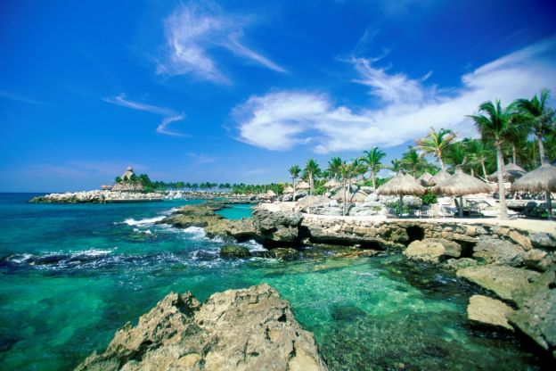 MÉXICO: A LA ORILLA DEL MAR EN PLAYA DEL CARMEN