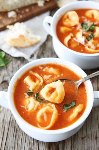 Sopa de tomate con tortellini