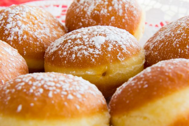 Donuts rellenos de crema de turrón